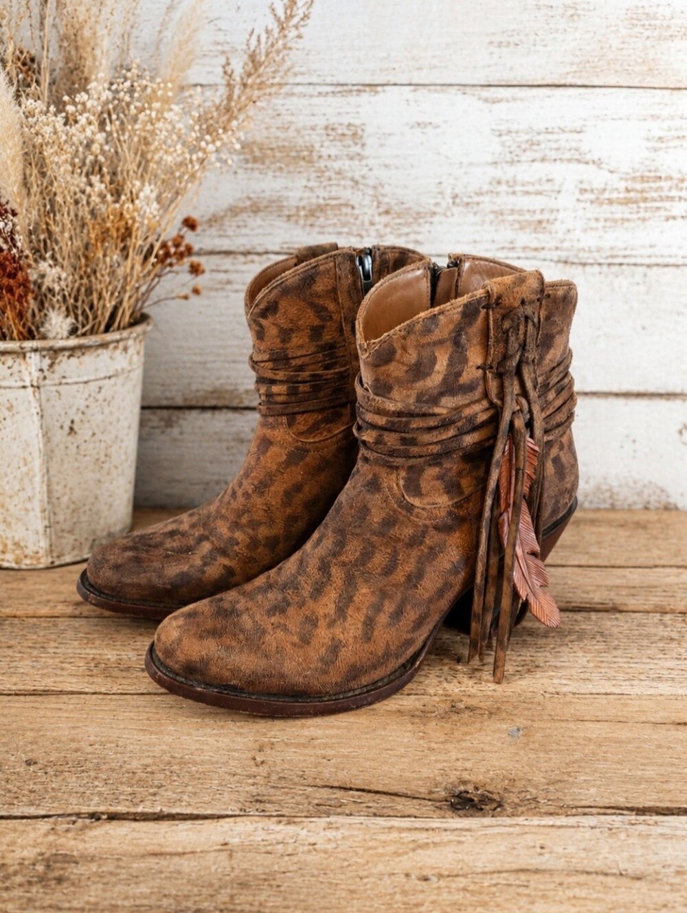 Lucchese Robyn Suede Boots Sz 8.5 Cheetah Feather Fringe Cowgirl Western Heel